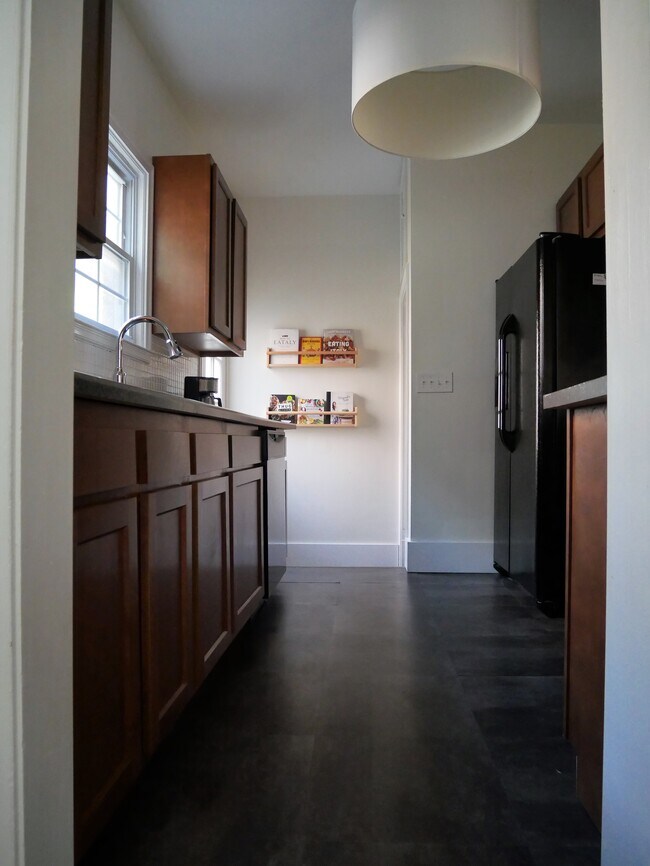 Foto del edificio - 3346 E Fall Creek Parkway North Dr