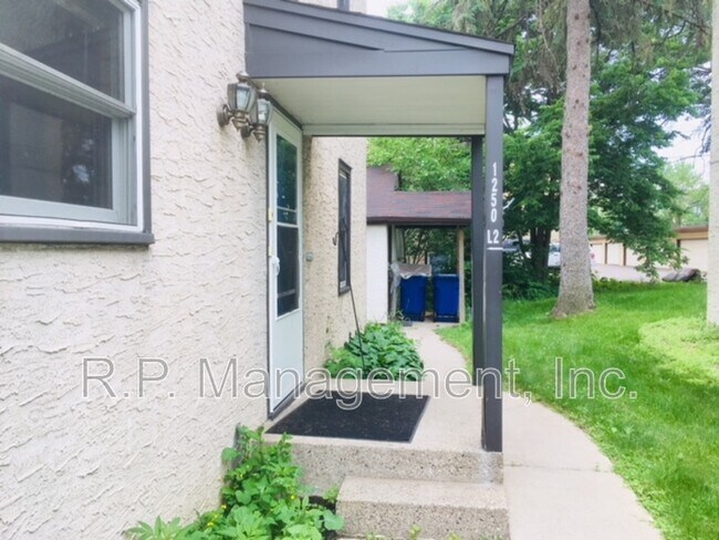 Foto del edificio - 1250 Jessamine Ave E