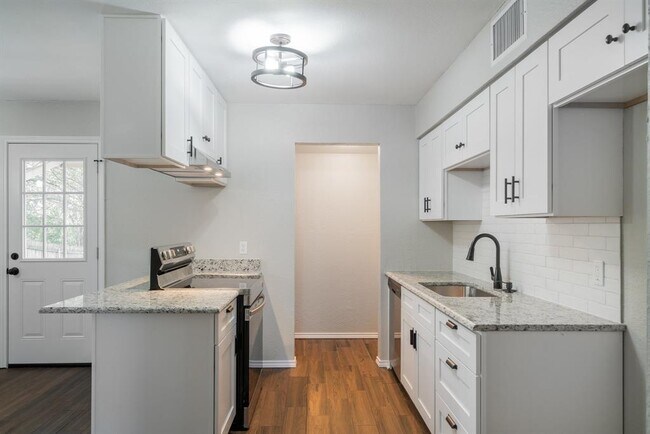 Foto del edificio - 3604 Biscay Dr