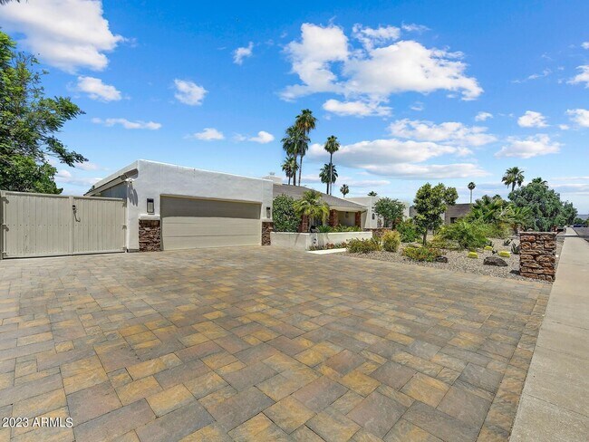 Building Photo - 6836 E Ludlow Dr