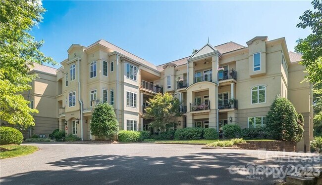 Foto del edificio - 2615 Selwyn Ave