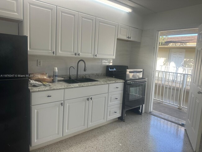 Foto del edificio - 845 W 29th St