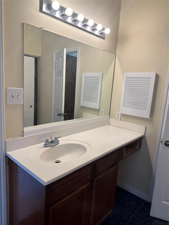 Foto del edificio - 6311 Clayridge Dr