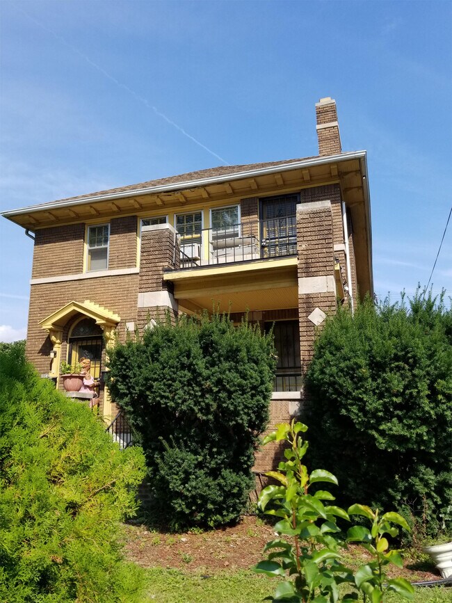 Building Photo - 3952 Commonwealth St