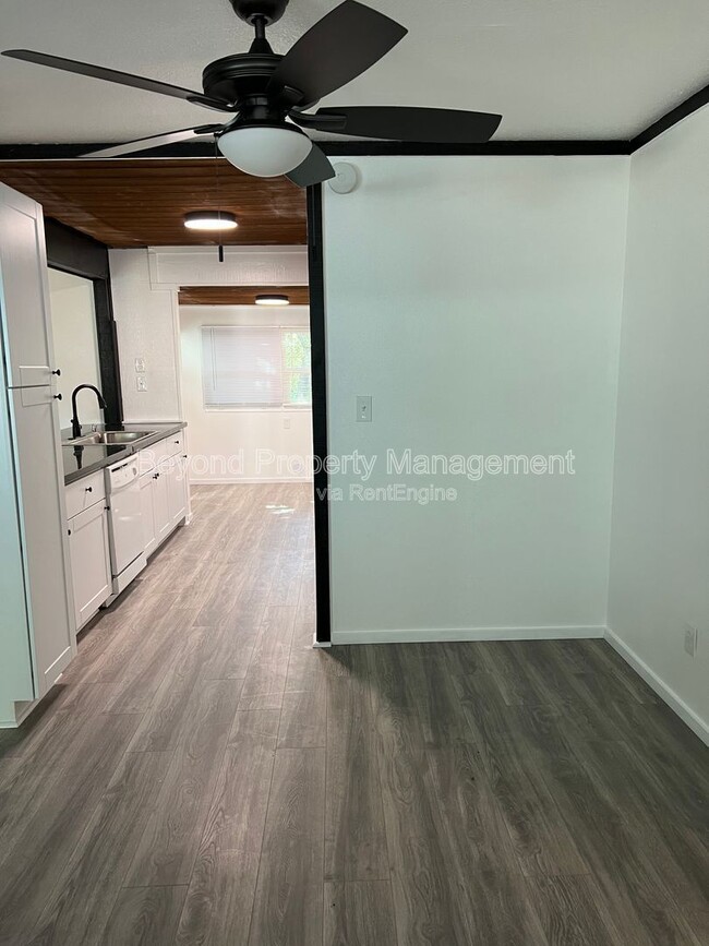 Foto del edificio - 28805 Spruce Rd