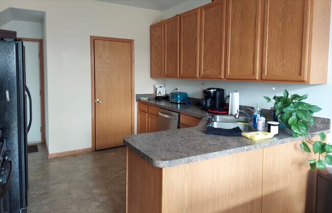 Foto del edificio - 1455 Millbrook Dr