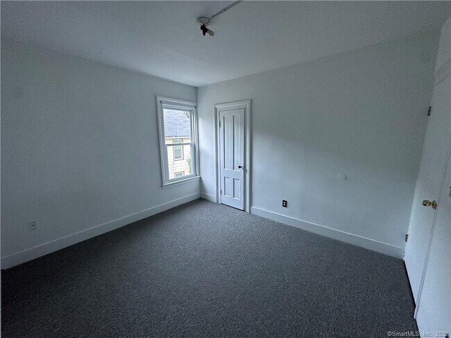 Building Photo - 132 Charles St