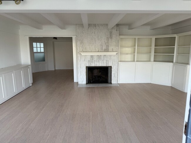 Building Photo - 2 Bedroom 2 Bath