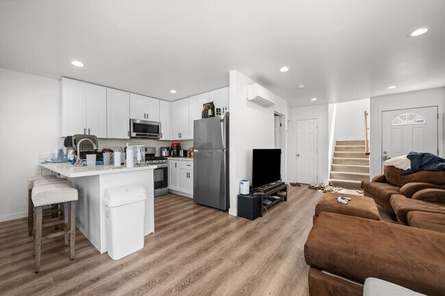 Building Photo - 5377 E Falls View Dr