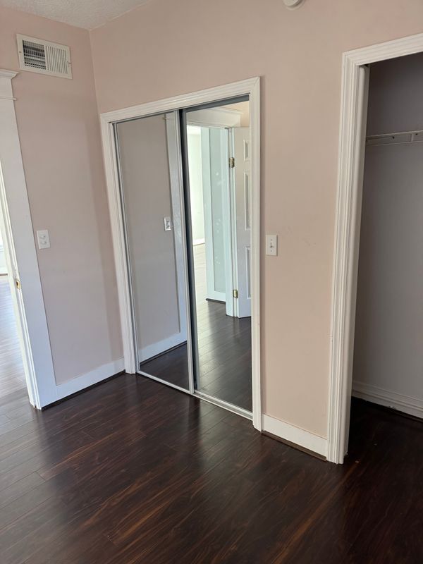 Building Photo - 807 Eagle St