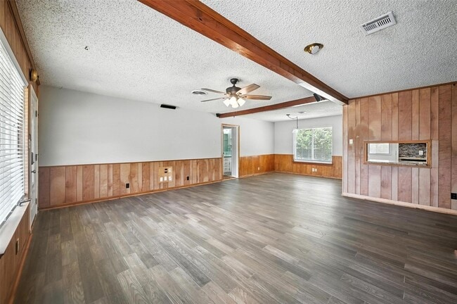 Photo - 302 Young Dr House