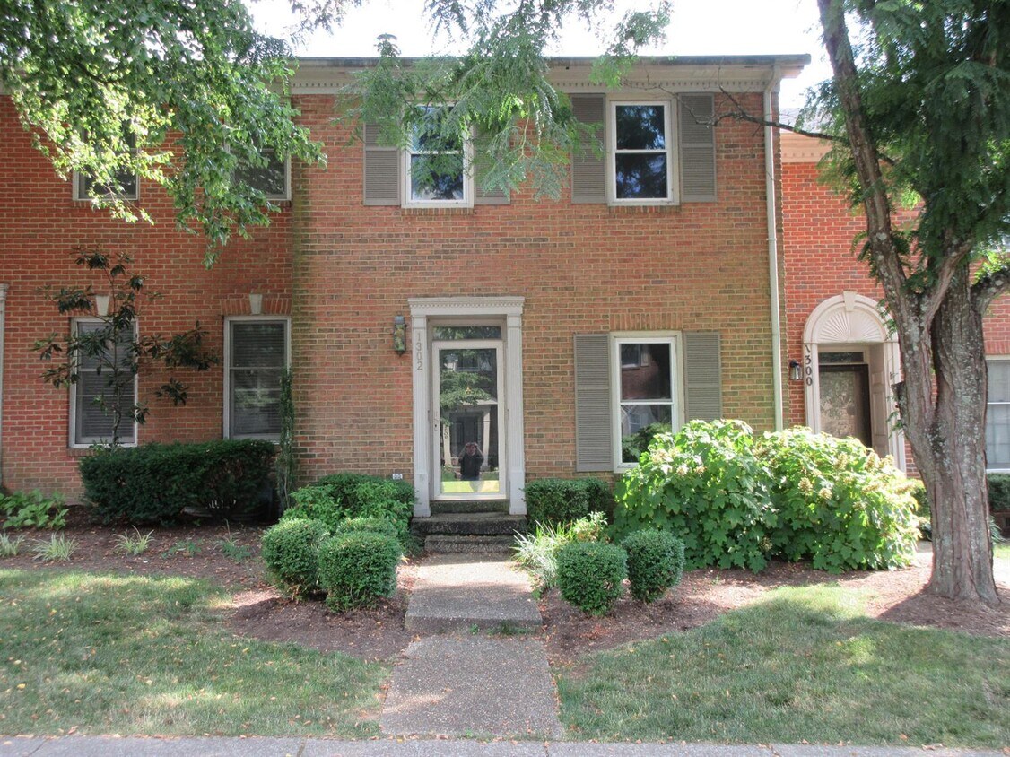 1302 Gray Hawk Rd, Lexington, KY 40502 Townhouse for Rent in