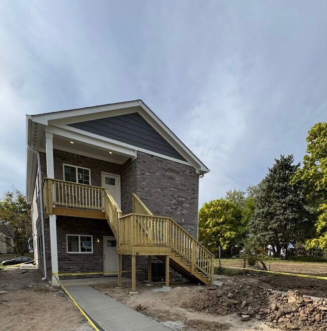 Building Photo - 227 N Hamilton Ave