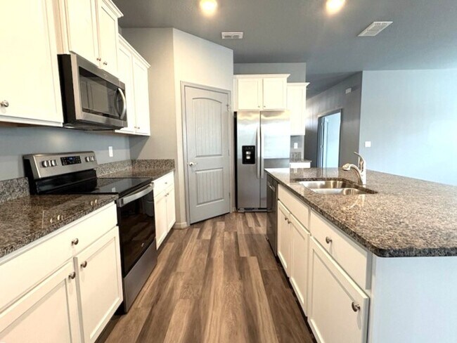 Foto del edificio - Gorgeous 2 Bedroom Home with Office!