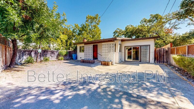 Foto principal - 18196 MacFarlane Dr
