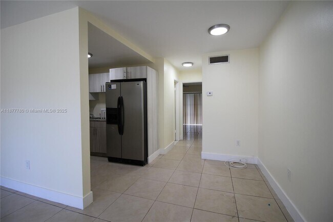 Foto del edificio - 301 NW 177th St