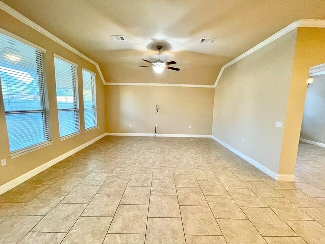 Building Photo - 12501 Altamira St