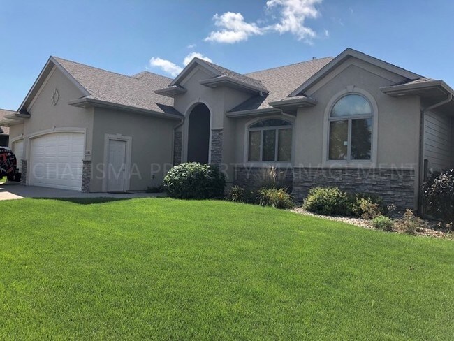 Building Photo - Spacious and Amenity 5 Bedroom, 3 Bath Home