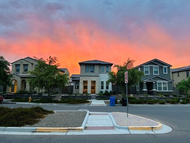 Foto del edificio - Spacious and beautiful places to live in  ...