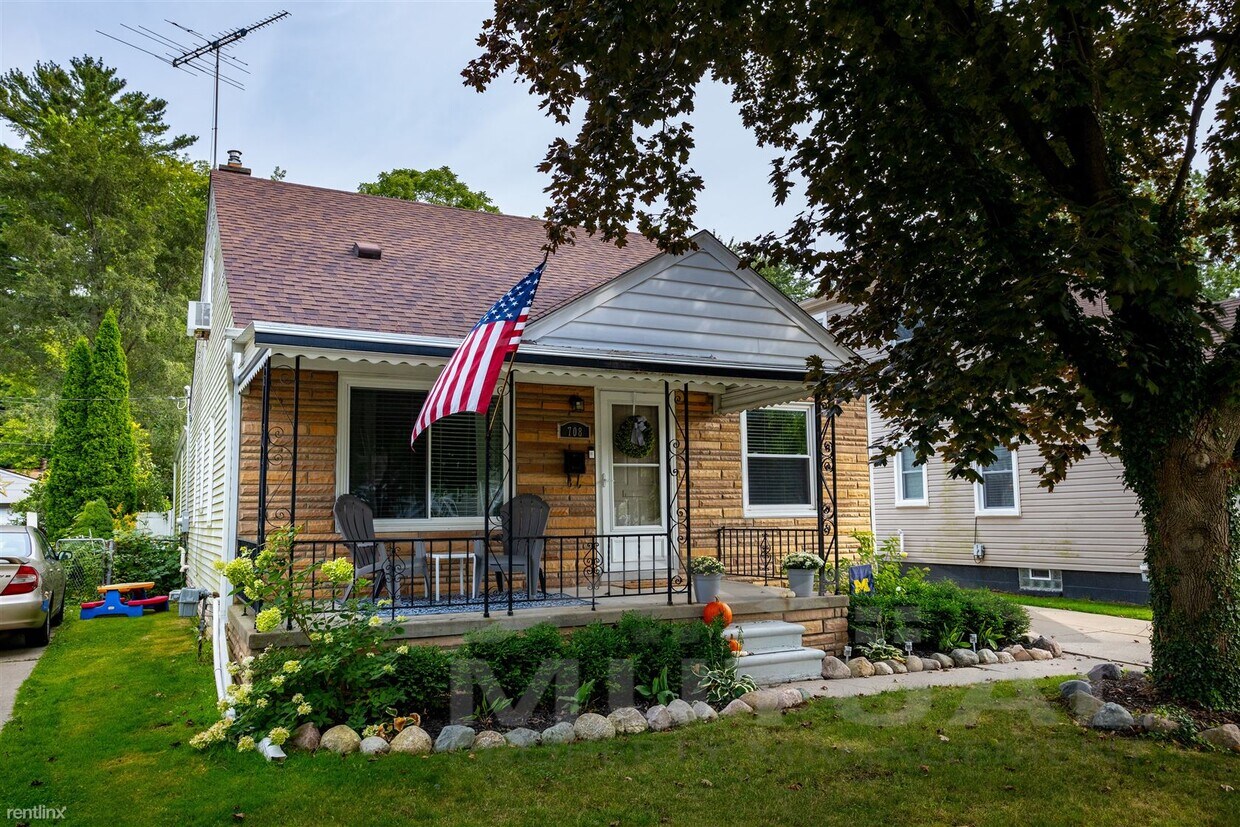 3 br, 2 bath House 708 Hudson Ave House Rental in Clawson, MI