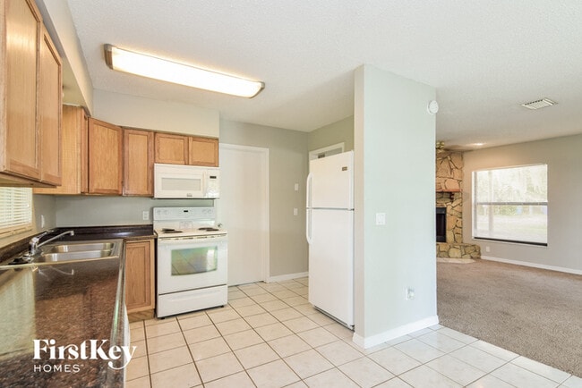 Building Photo - 9412 Pineridge Ave