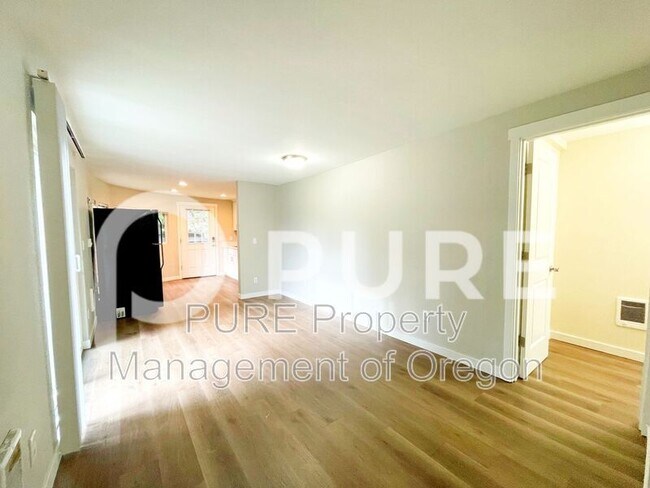 Foto del edificio - 10806 NE Prescott St