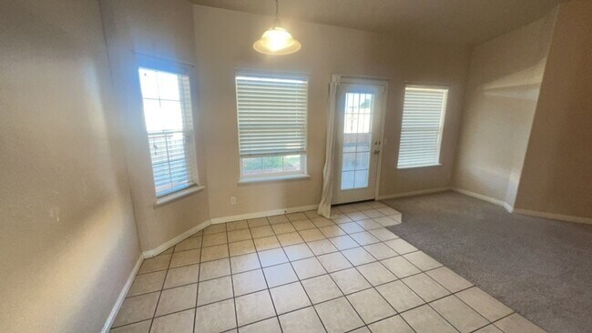 Building Photo - 3 bedroom 2 bathroom Townhome in River Cove