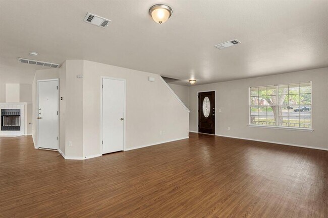 Foto del edificio - 8731 Minot Cir