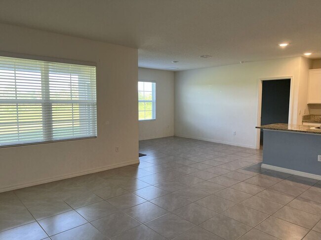 Foto del edificio - 1371 McFarland Dr