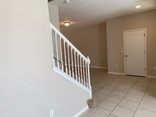 Building Photo - 1570 Softshell St