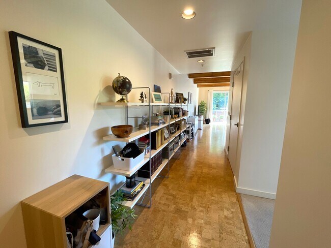 Building Photo - Stunning NW District Condo with Secured Pa...