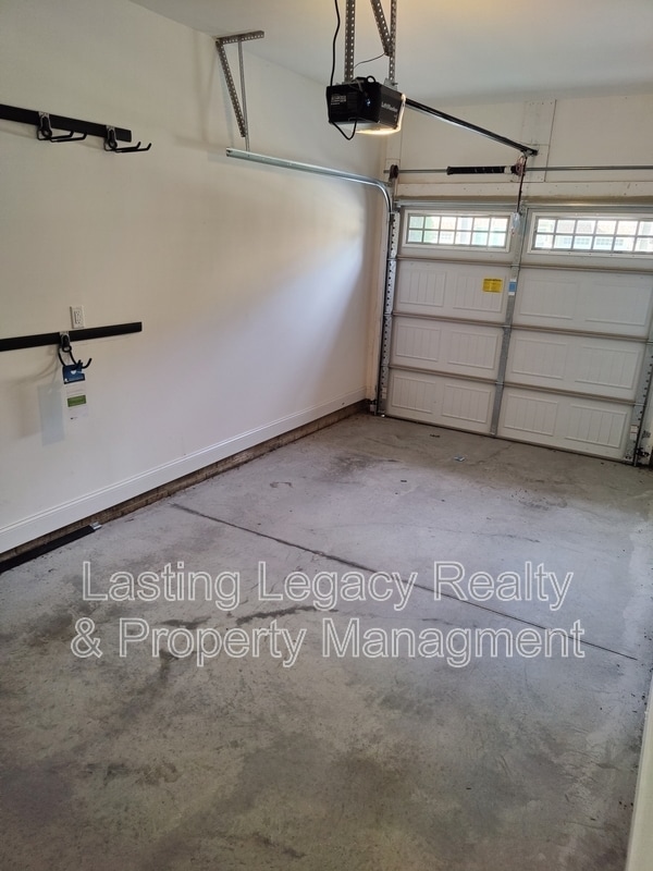 Building Photo - 841 Silver Leaf Dr