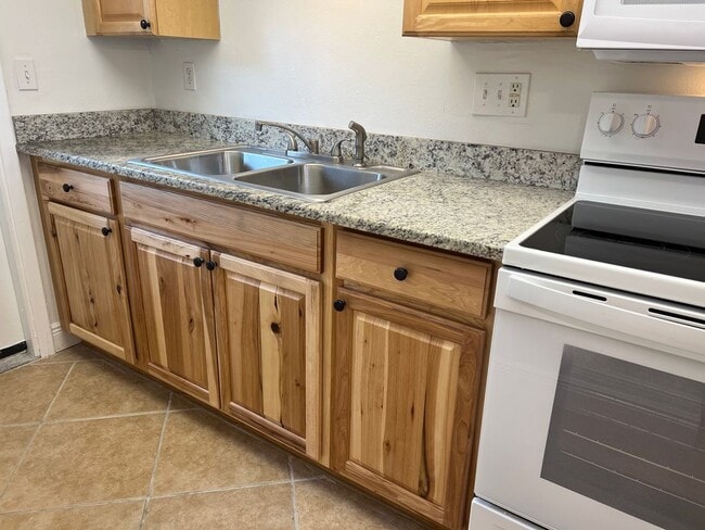 Foto del edificio - 710 Bayou Ave