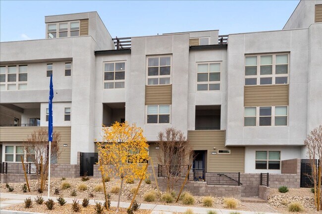 Building Photo - VIEWS!! VIEWS!! NEW CONSTRUCTION!!