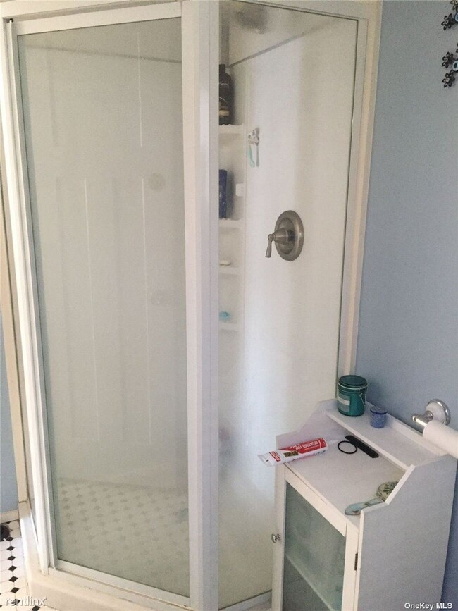 Foto del edificio - 1 br, 1 bath House - 10A Matinicock Ave