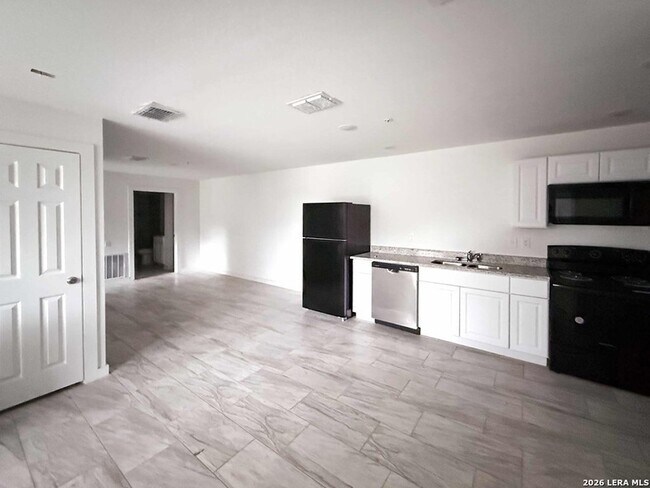 Foto del edificio - 346 Ware Blvd
