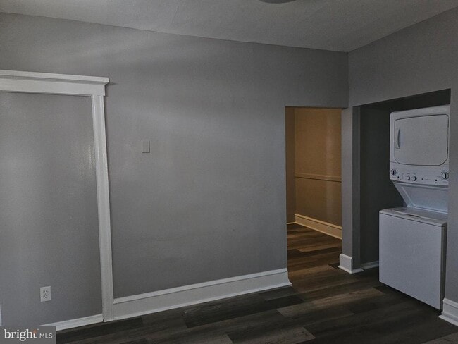 Building Photo - 1147 Pratt St