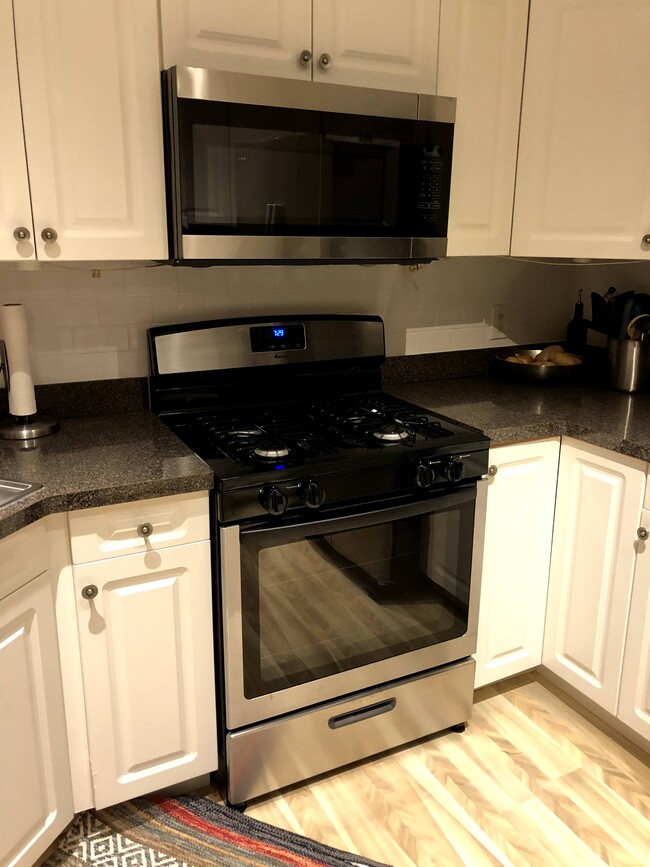 Foto del edificio - 11080 Kimball Crest Dr