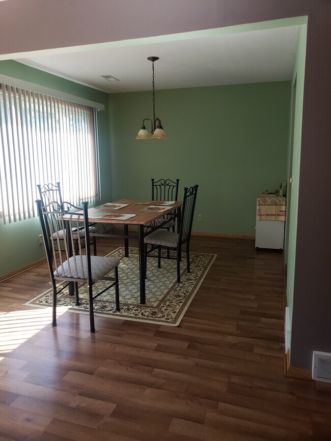 748812 Colosseum Dr Unit 12, Rockford, IL 61107 Condo for Rent in Rockford, IL
