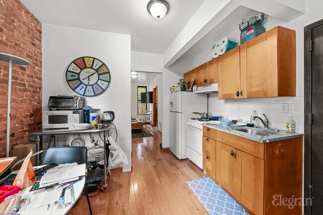 Foto del edificio - 426 E 73rd St