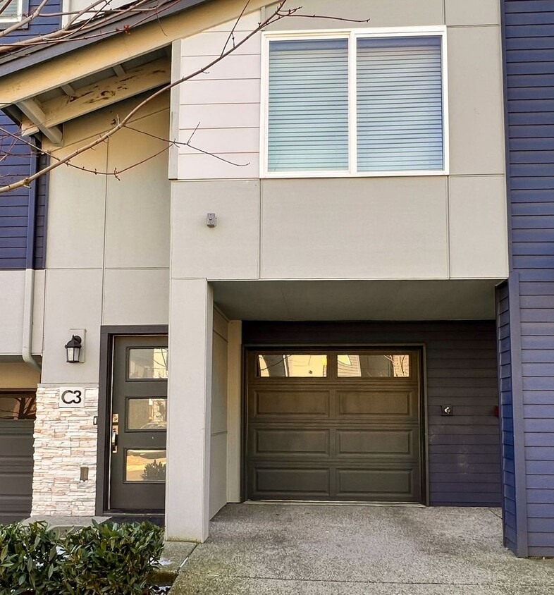 Primary Photo - 3Bd/3Ba Lynnwood Townhouse