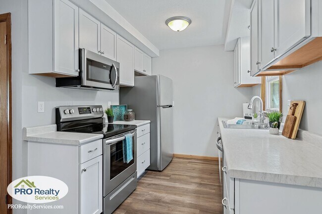 Foto del edificio - 3 Bedroom Home in Bloomington
