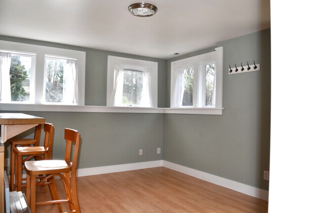 Sala de estar - 106 NW 56th St