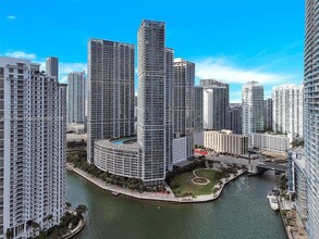 Building Photo - 495 Brickell Ave