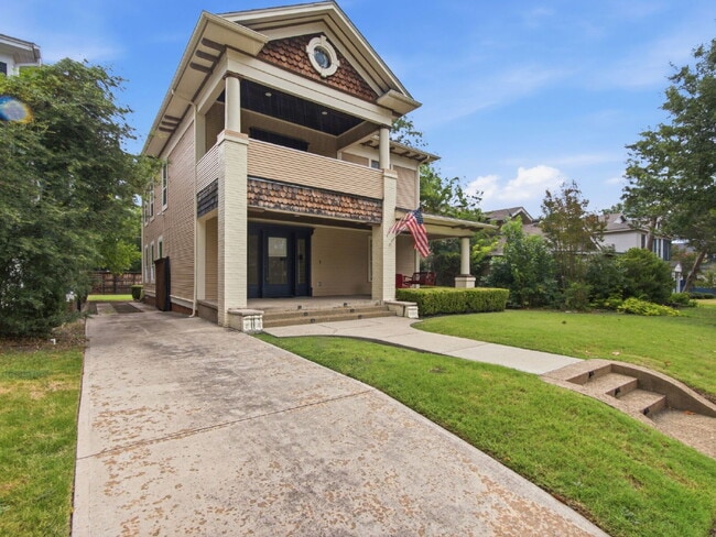 Photo - "Elegant 4-Bedroom 2.5-Bath Victorian Charm Meets Modern Luxury!" Apartment