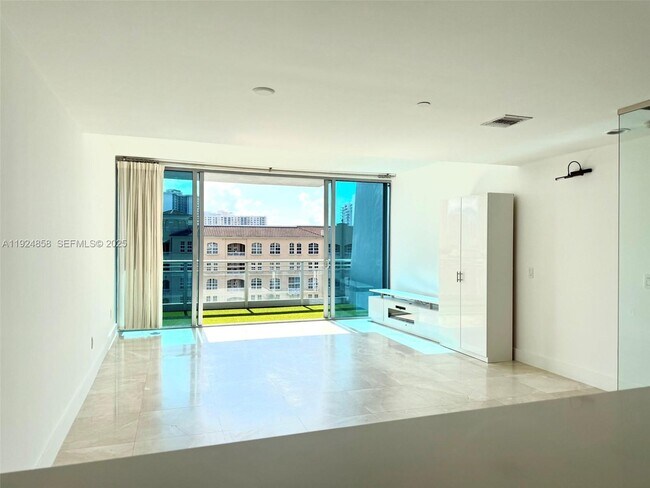 Foto del edificio - 2950 NE 188th St