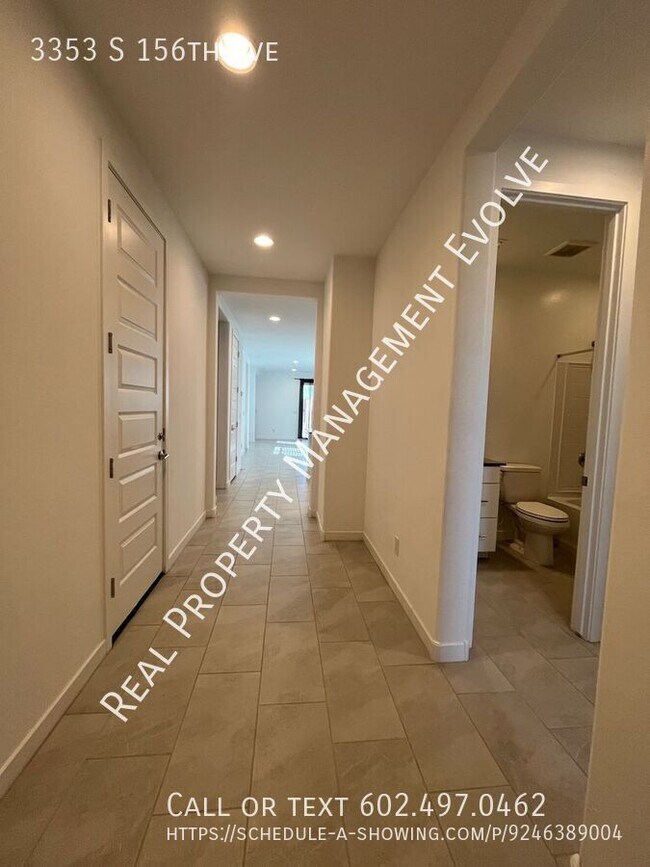 Foto del edificio - 5-Bedroom Goodyear Home