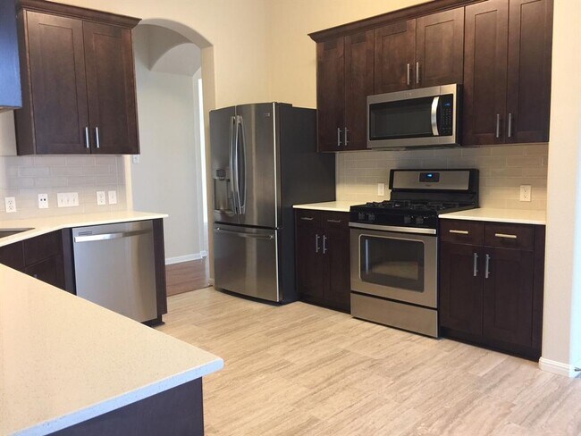 Foto del edificio - 2401 Tumbling River Dr