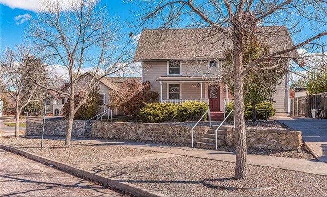 Building Photo - 227 Cheyenne Ave