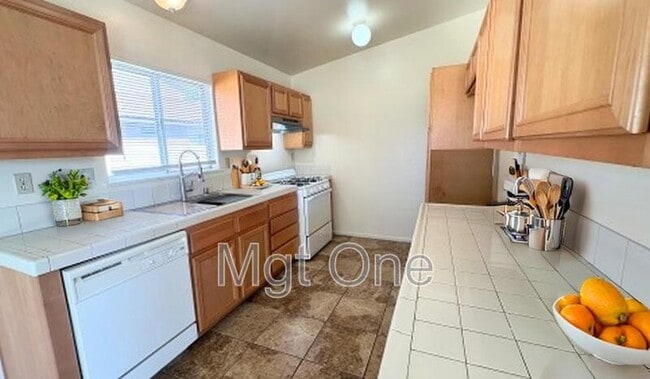 Building Photo - 23389 Dome St